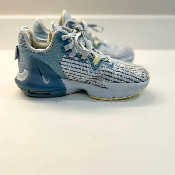 Nike Kids' Grade School LeBron Witness 6 Basketball Shoes Size 3.5Y - Picture 4 of 10